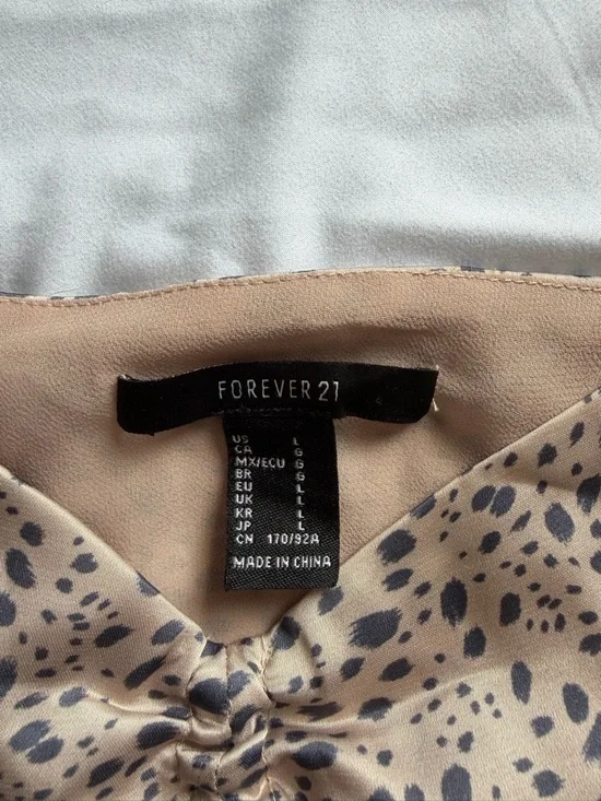 Forever 21 Beige Spotted Satin Ruched Cami Top - Picture 4 of 7